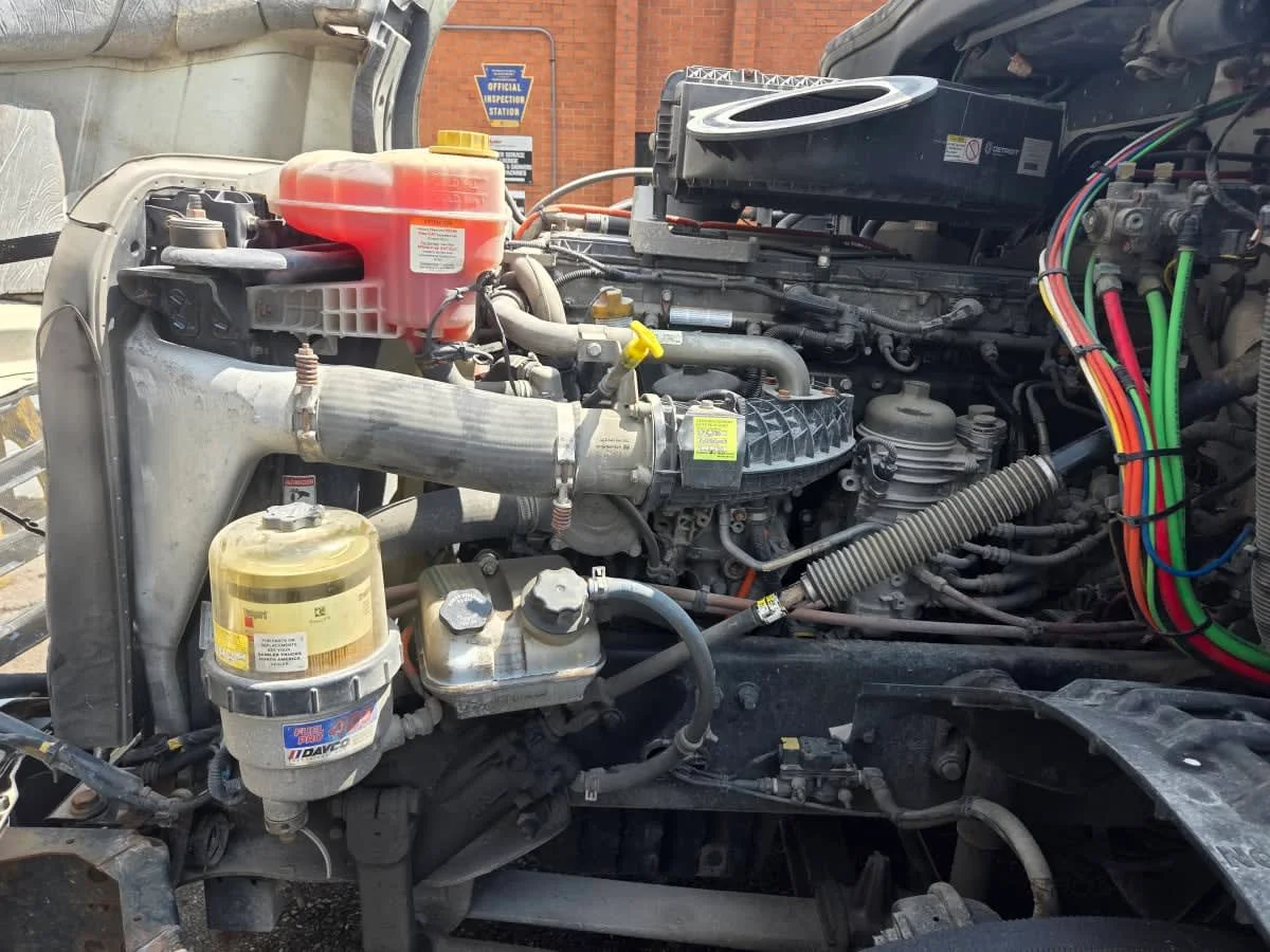 2019 Freightliner Cascadia - image 10