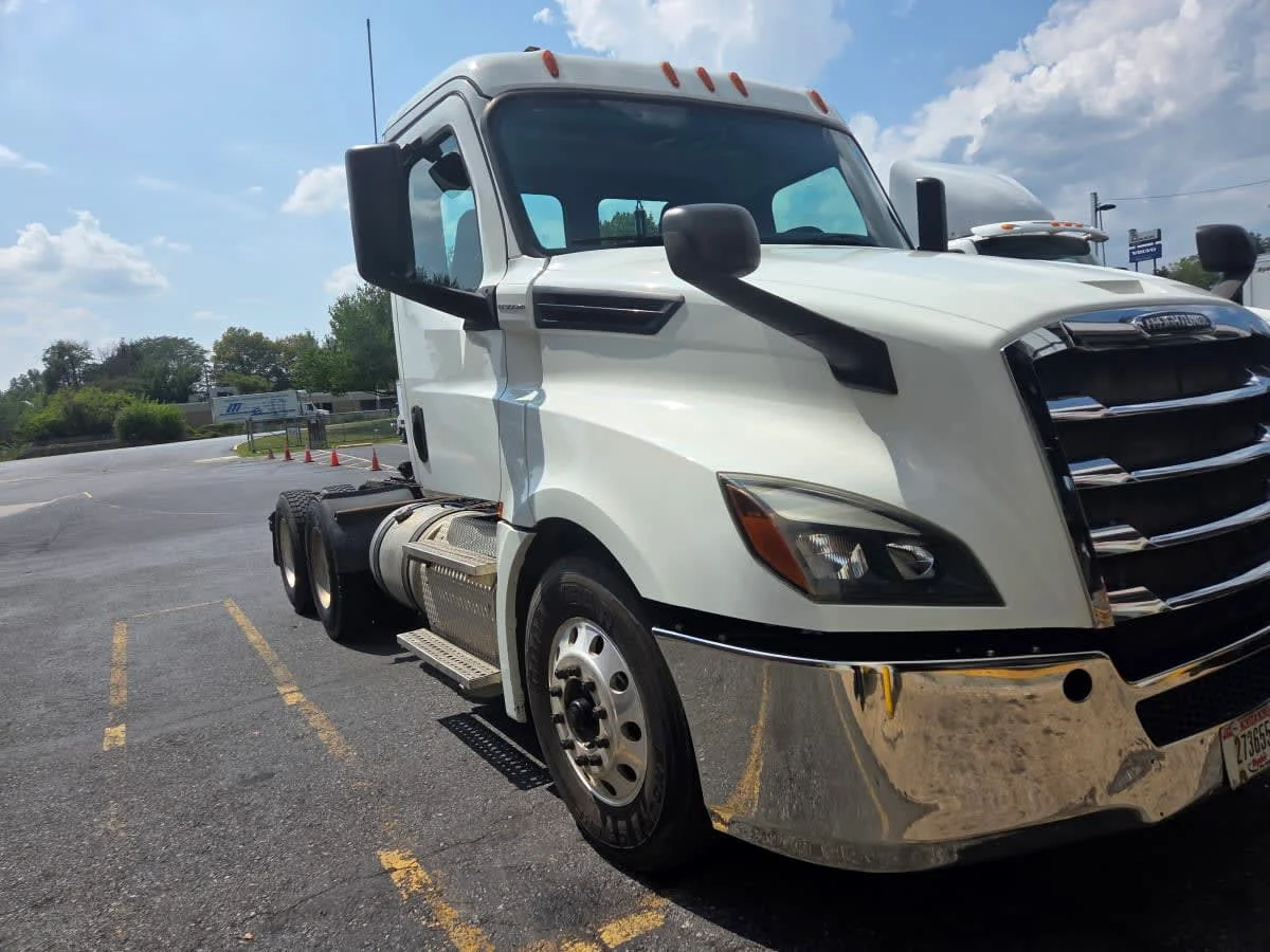 2019 Freightliner Cascadia in Allentown, PA — photo 3