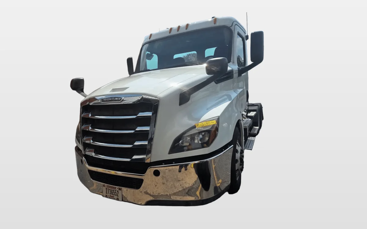 2019 Freightliner Cascadia - image 1
