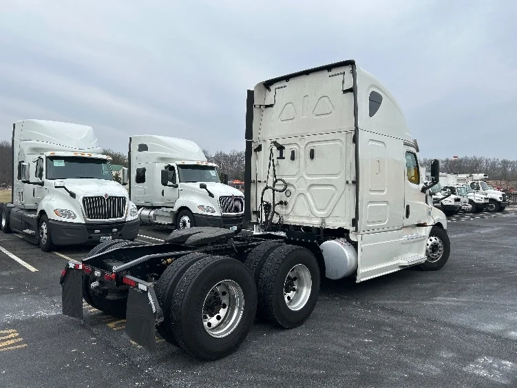 2020 Freightliner Cascadia in Monmouth Junction, NJ — photo 7
