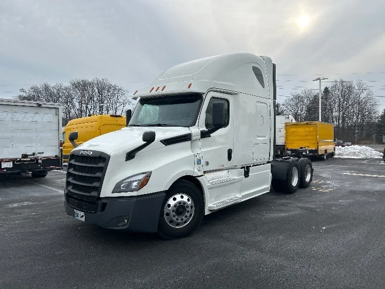 2020 Freightliner Cascadia in Monmouth Junction, NJ — photo 3