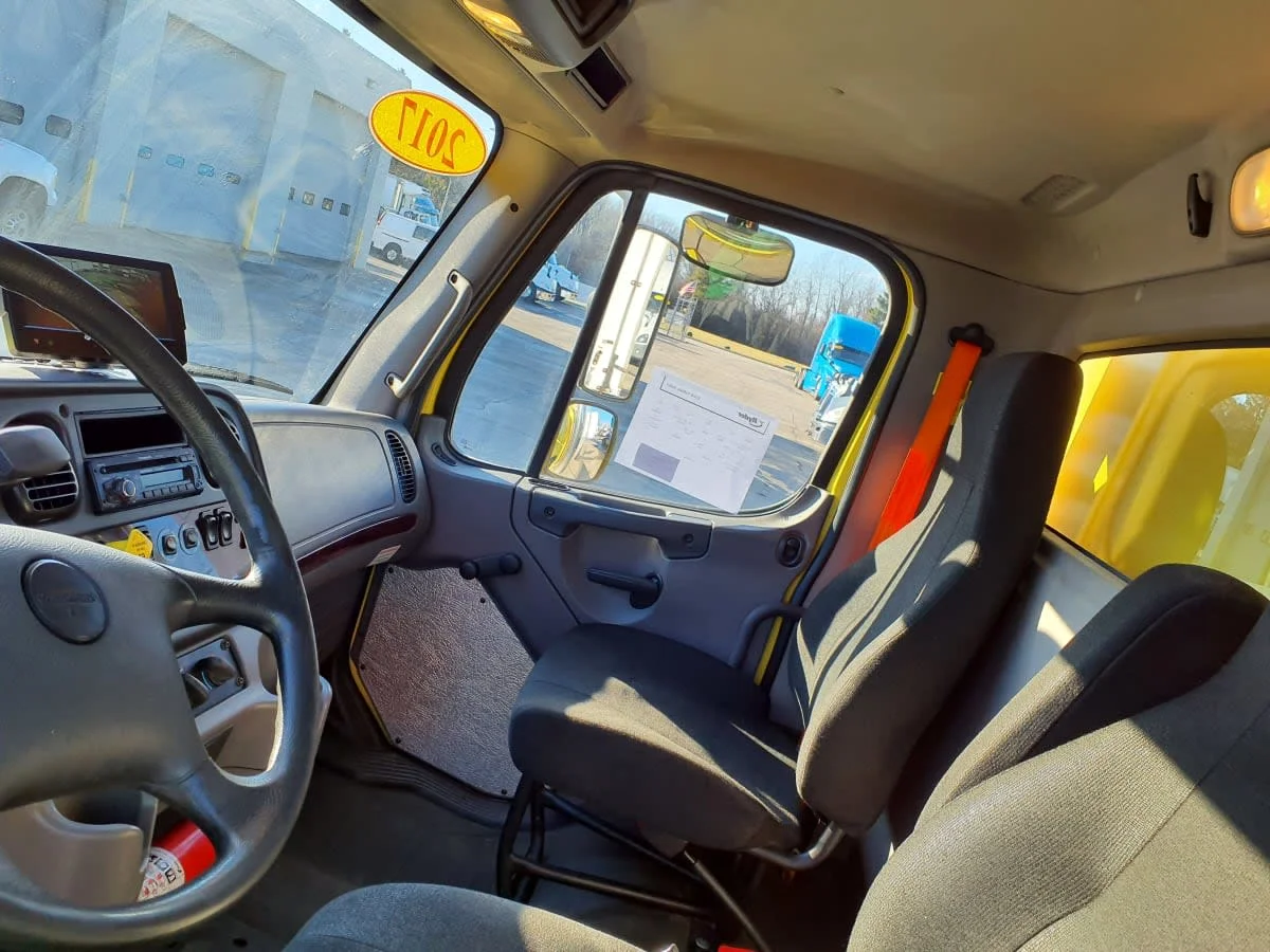 2017 Freightliner M2 106 - image 7