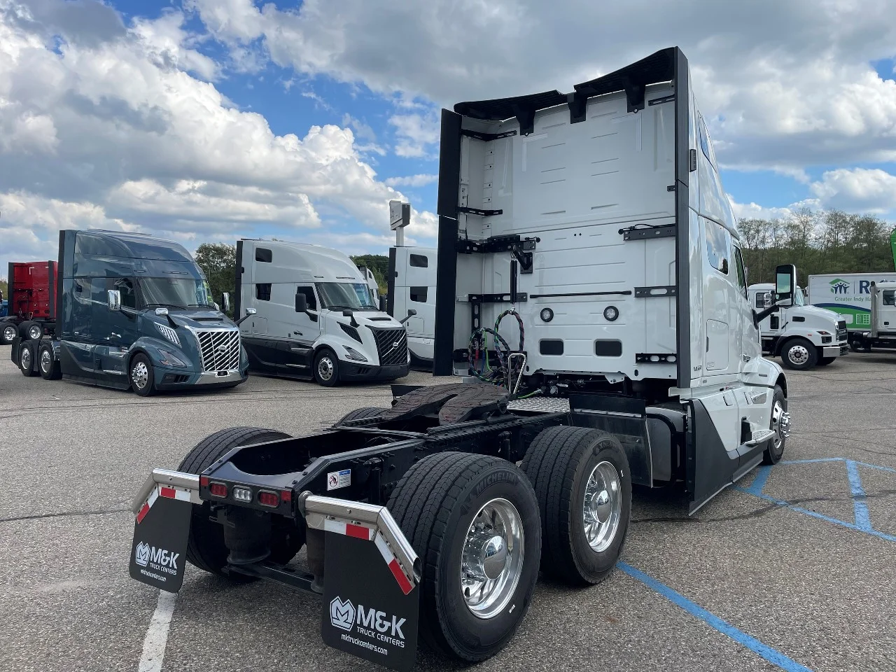 2025 Volvo VNL 660 in Byron Center, MI — photo 3