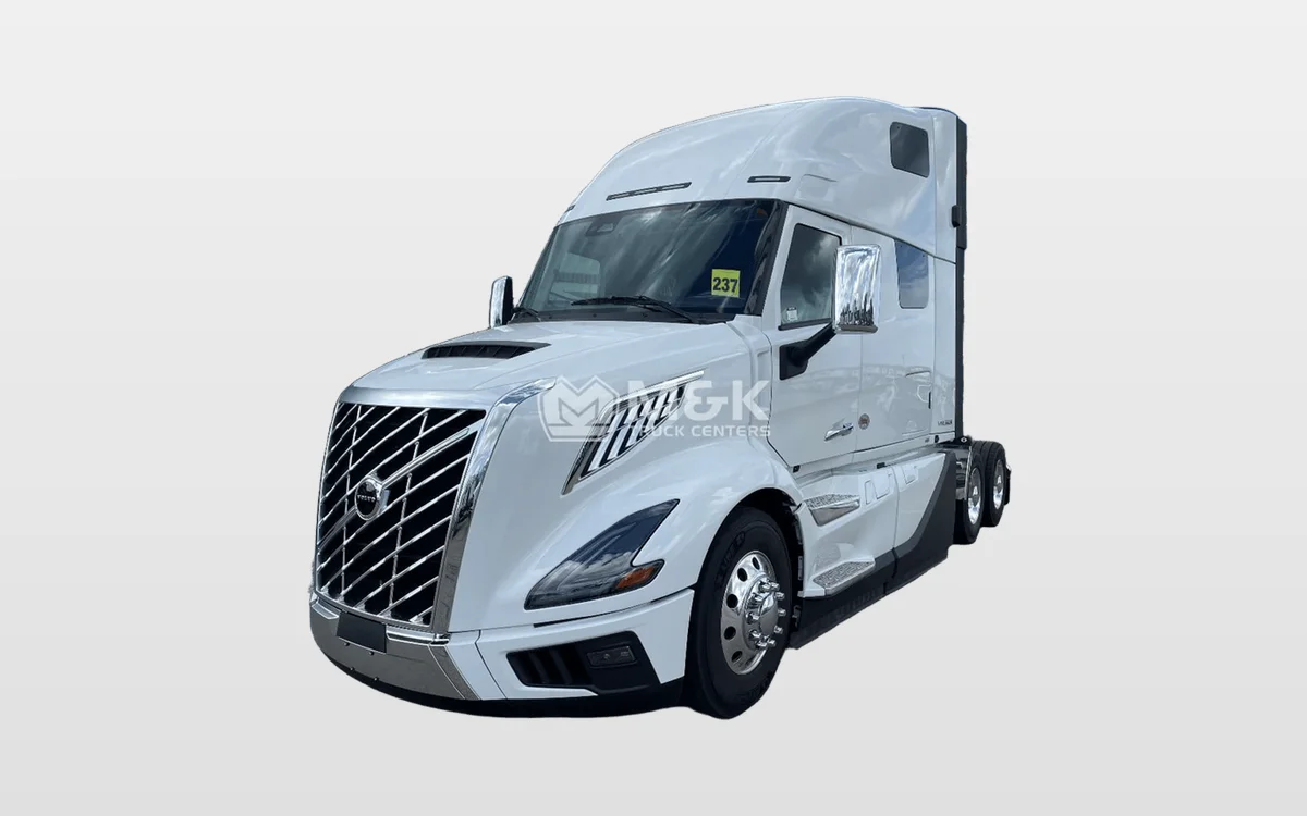 2025 Volvo - image 1