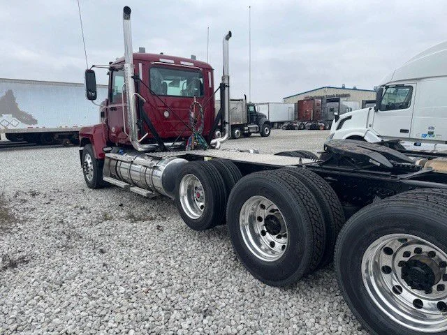 2026 Mack Pinnacle in London, OH — photo 3