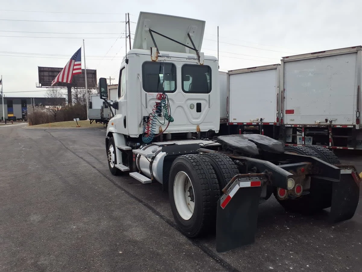2016 Freightliner Cascadia in Taylor, MI — photo 6