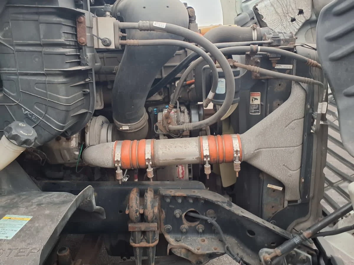 2016 Freightliner Cascadia - image 13