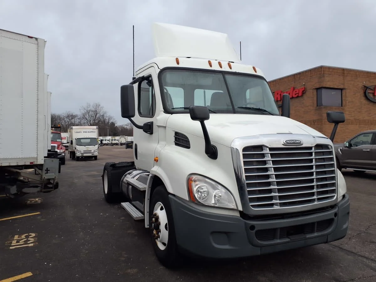2016 Freightliner Cascadia in Taylor, MI — photo 3