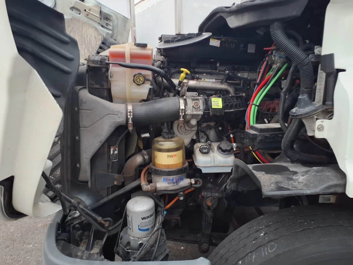 2016 Freightliner Cascadia in Taylor, MI — photo 8