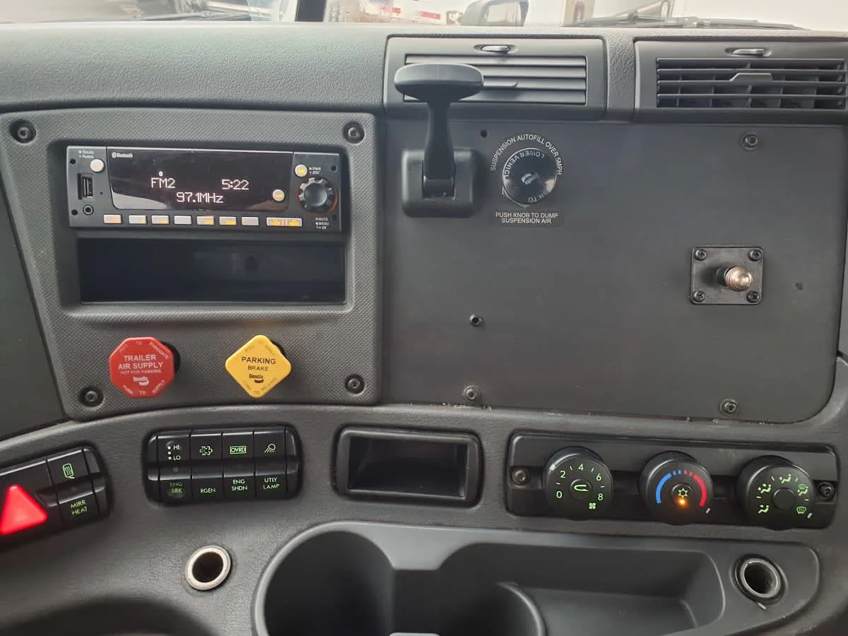 2016 Freightliner Cascadia in Taylor, MI — photo 10