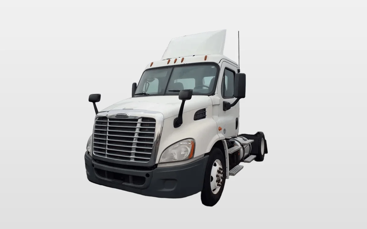 2016 Freightliner Cascadia - image 1