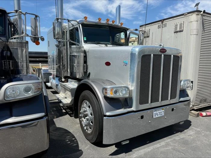 2020 Peterbilt 389 - image 3