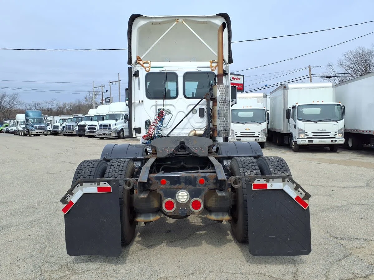 2017 Freightliner Cascadia - image 5