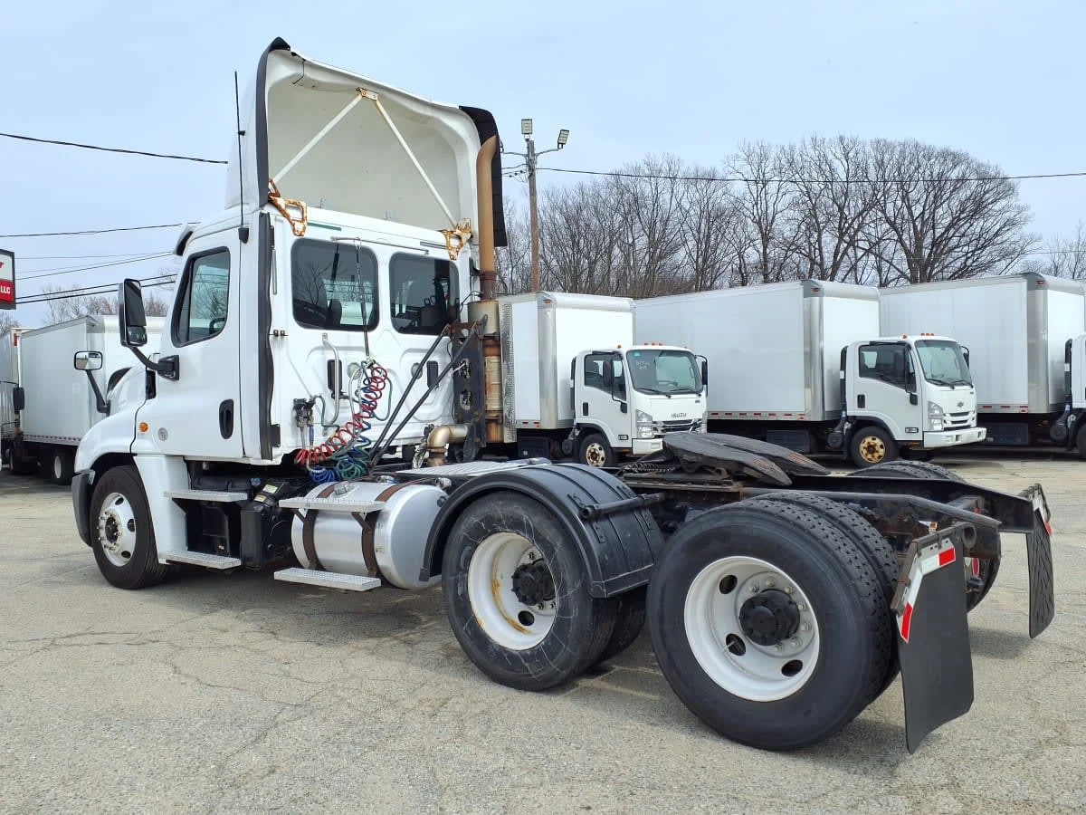 2017 Freightliner Cascadia - image 6