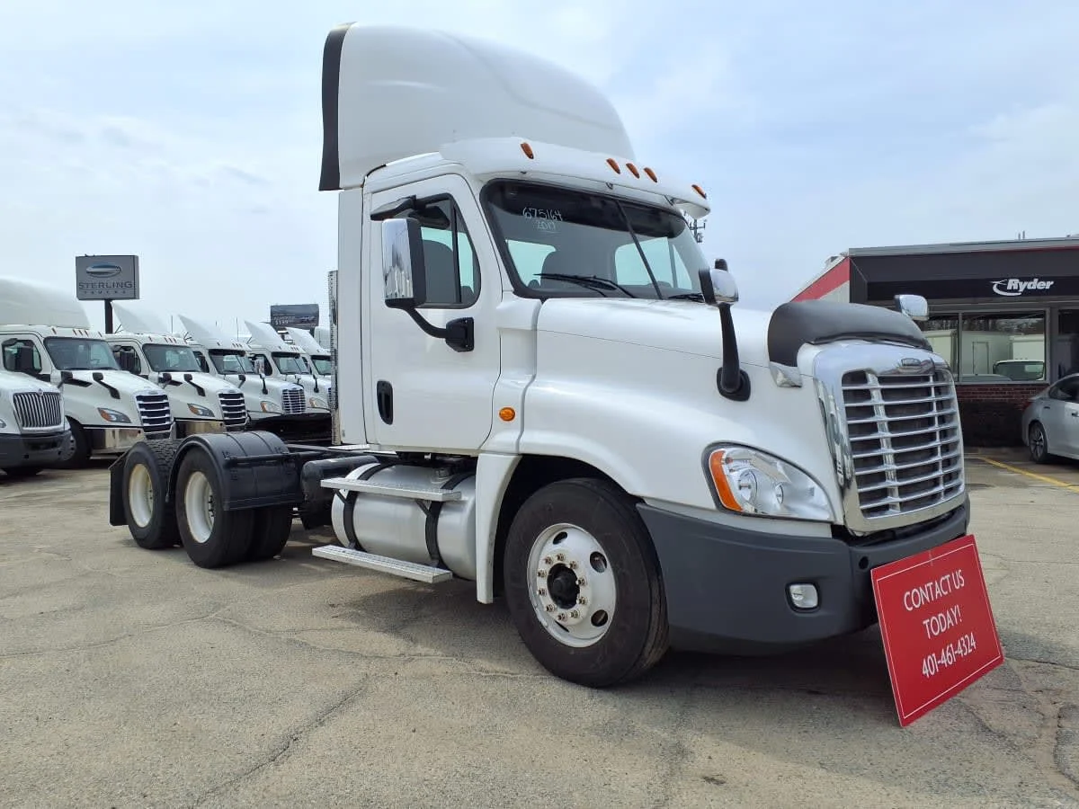 2017 Freightliner Cascadia - image 3