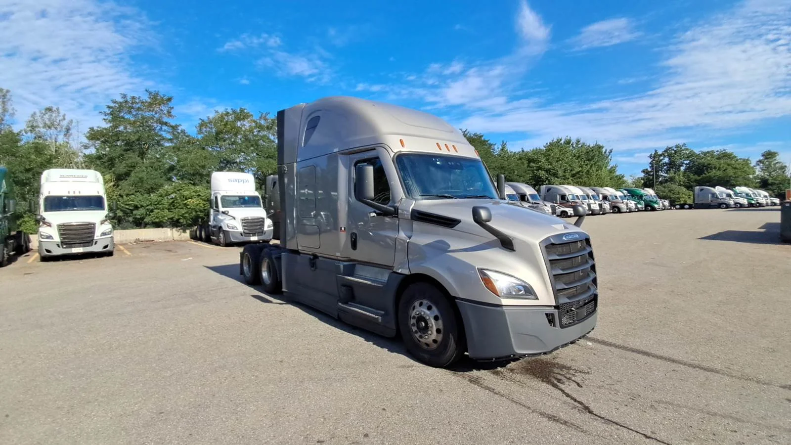 2023 Freightliner Cascadia in Shrewsbury, MA