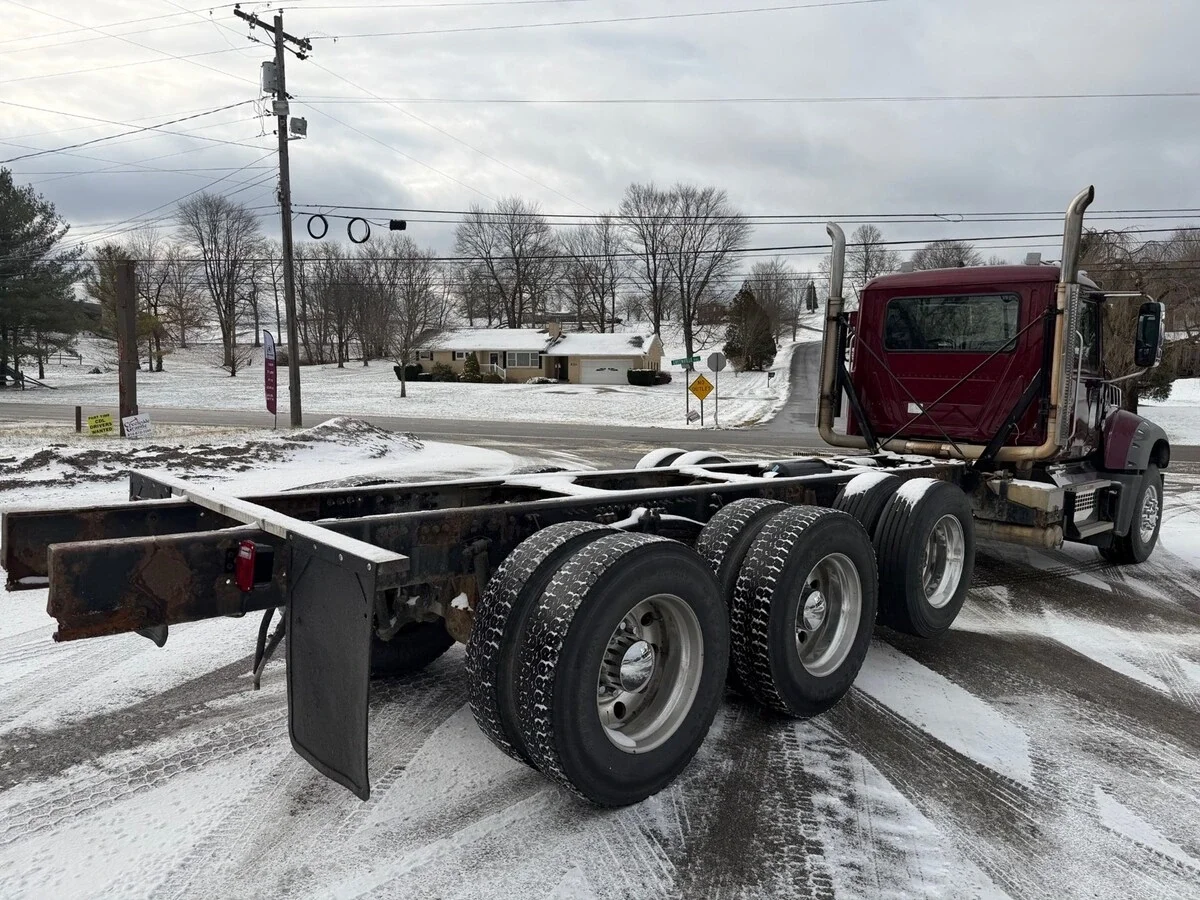 2019 Mack Granite - image 3