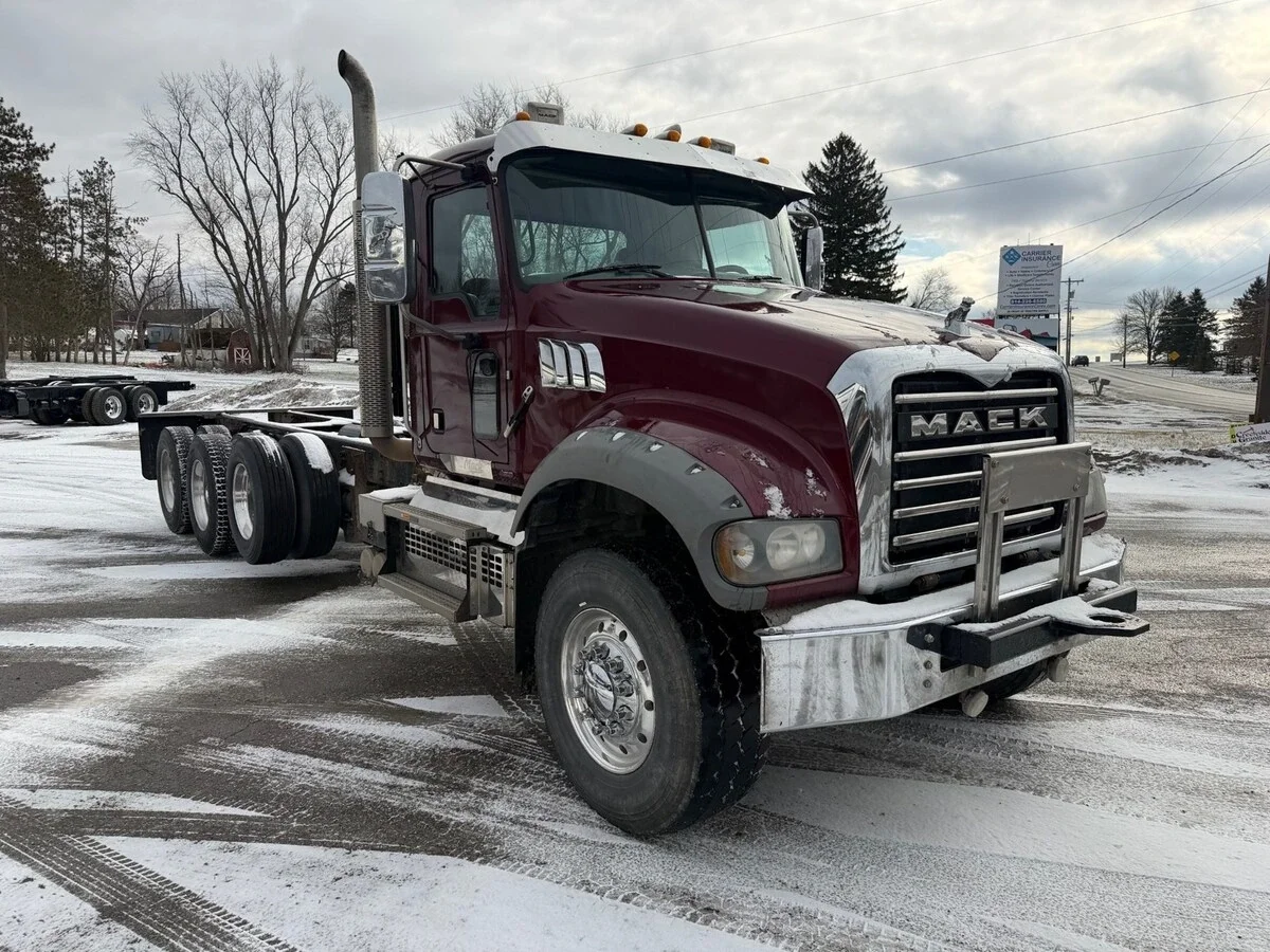2019 Mack Granite - image 2