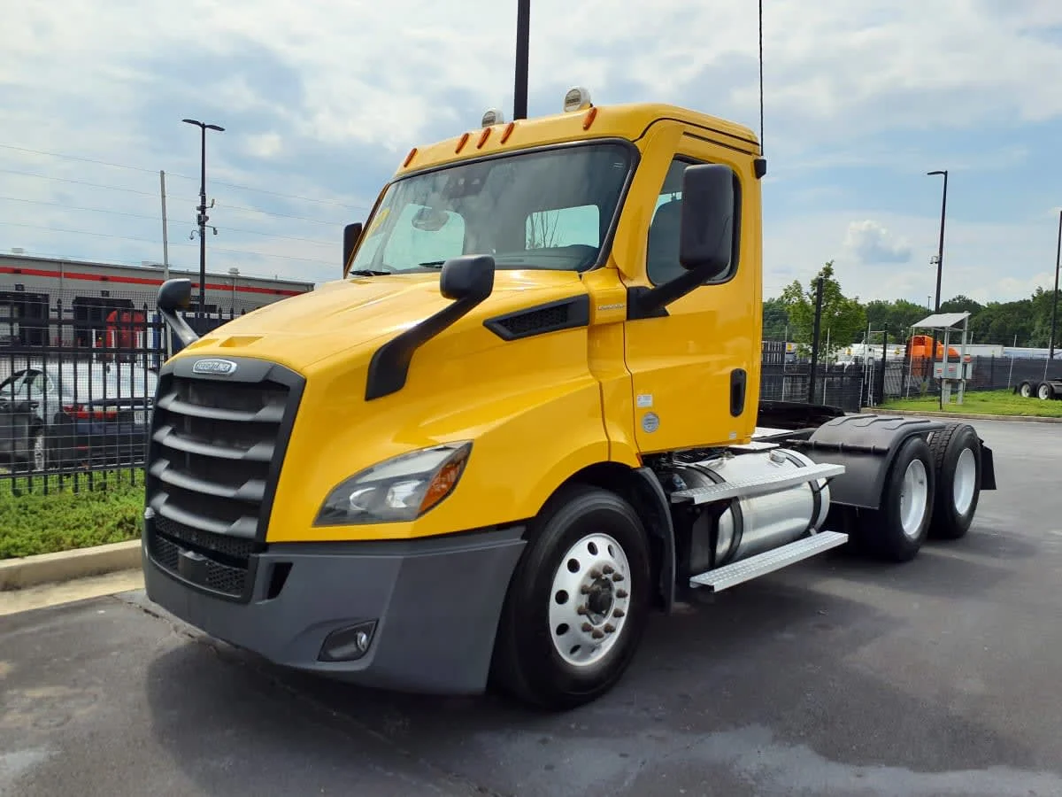 2020 Freightliner Cascadia in Atlanta, GA — photo 3