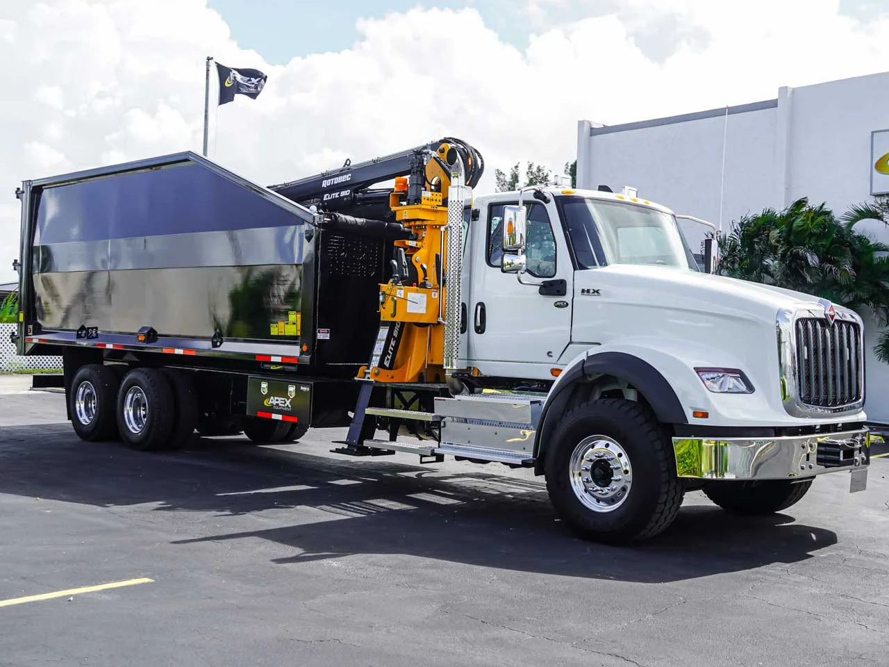 2026 International HX - image 2