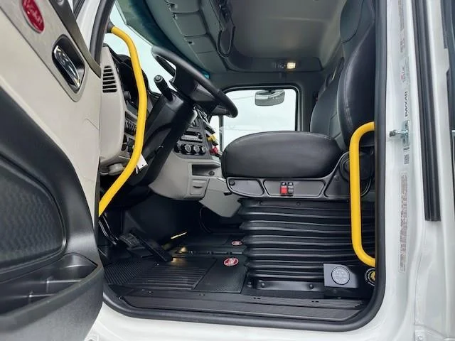 2027 Peterbilt 589 - image 11