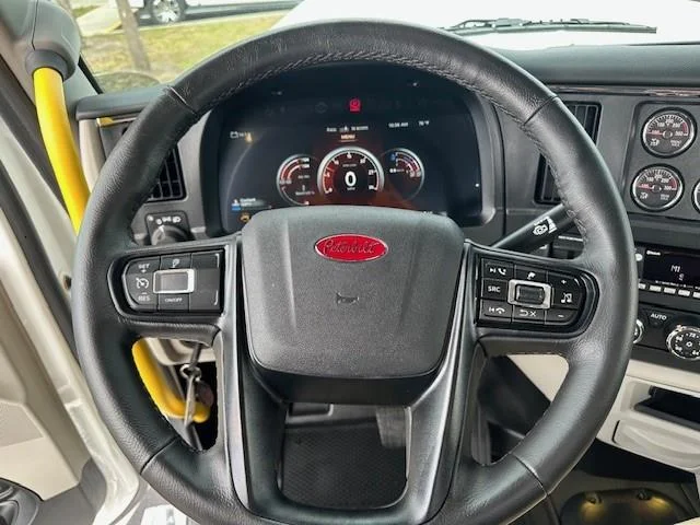2027 Peterbilt 589 - image 14