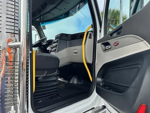 2027 Peterbilt 589 in Tampa, FL — photo 19