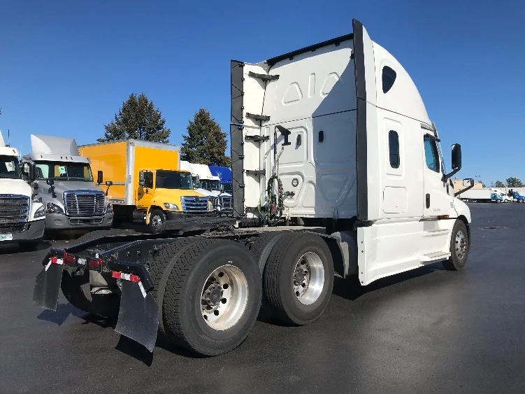 2022 Freightliner Cascadia in Allentown, PA — photo 7