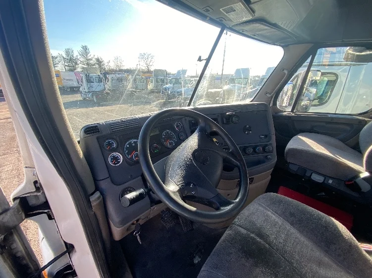 2018 Freightliner Cascadia - image 10