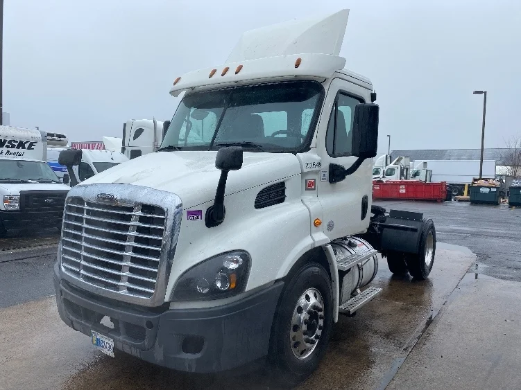 2018 Freightliner Cascadia - image 3