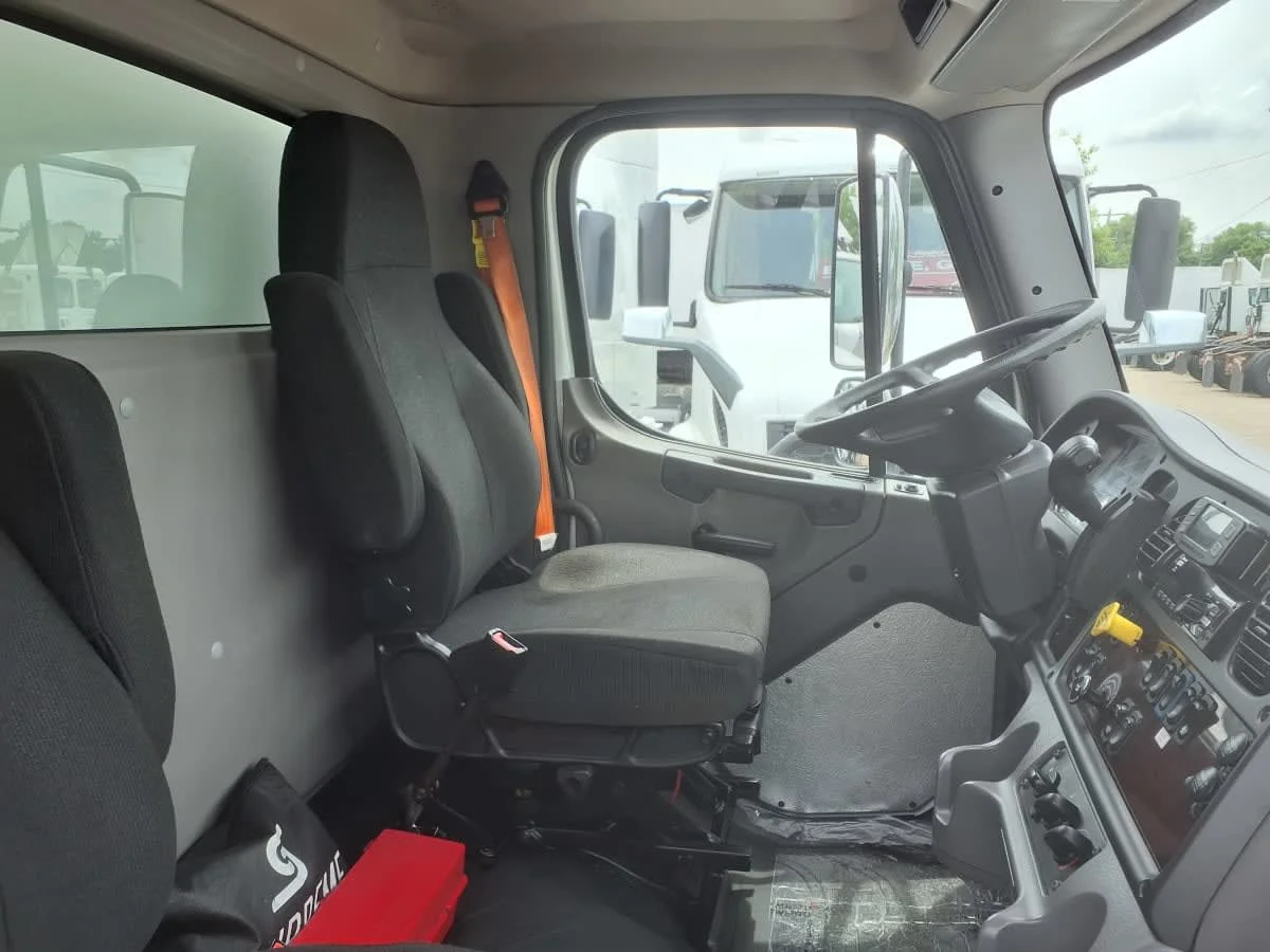 2020 Freightliner M2 106 - image 7