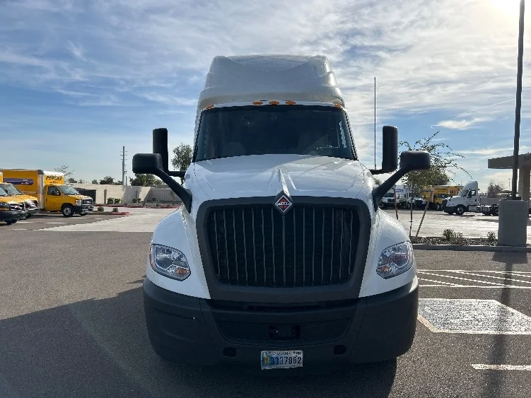 2023 International LT in Kansas City, MO — photo 2