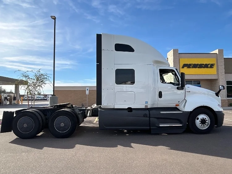 2023 International LT in Kansas City, MO — photo 8