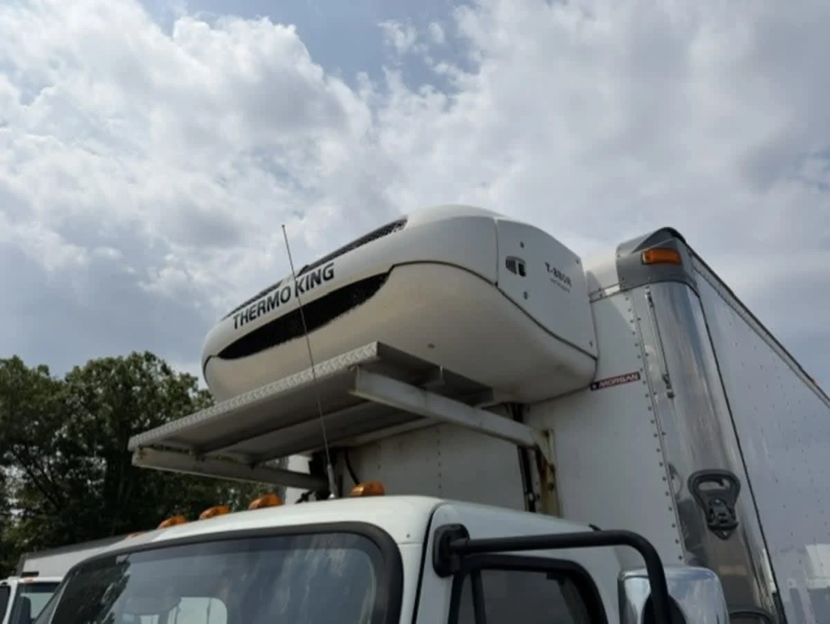 2020 Freightliner M2 106 in Farmingdale, NY — photo 7