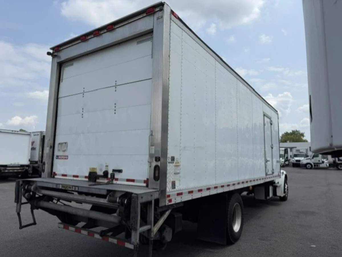 2020 Freightliner M2 106 in Farmingdale, NY — photo 4