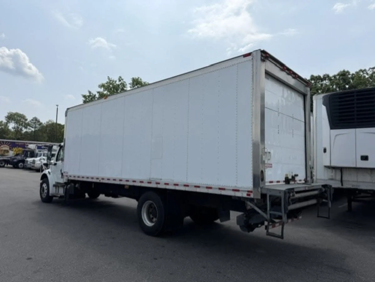 2020 Freightliner M2 106 in Farmingdale, NY — photo 6