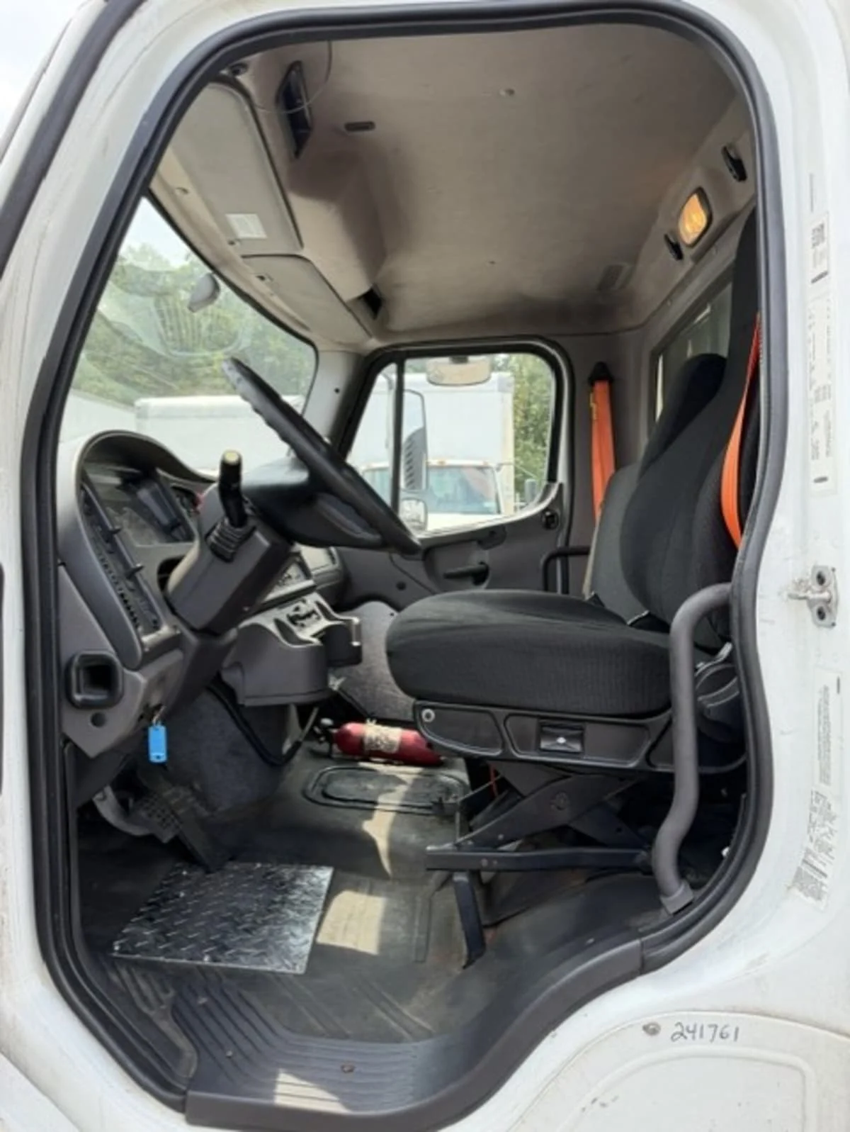 2020 Freightliner M2 106 in Farmingdale, NY — photo 8