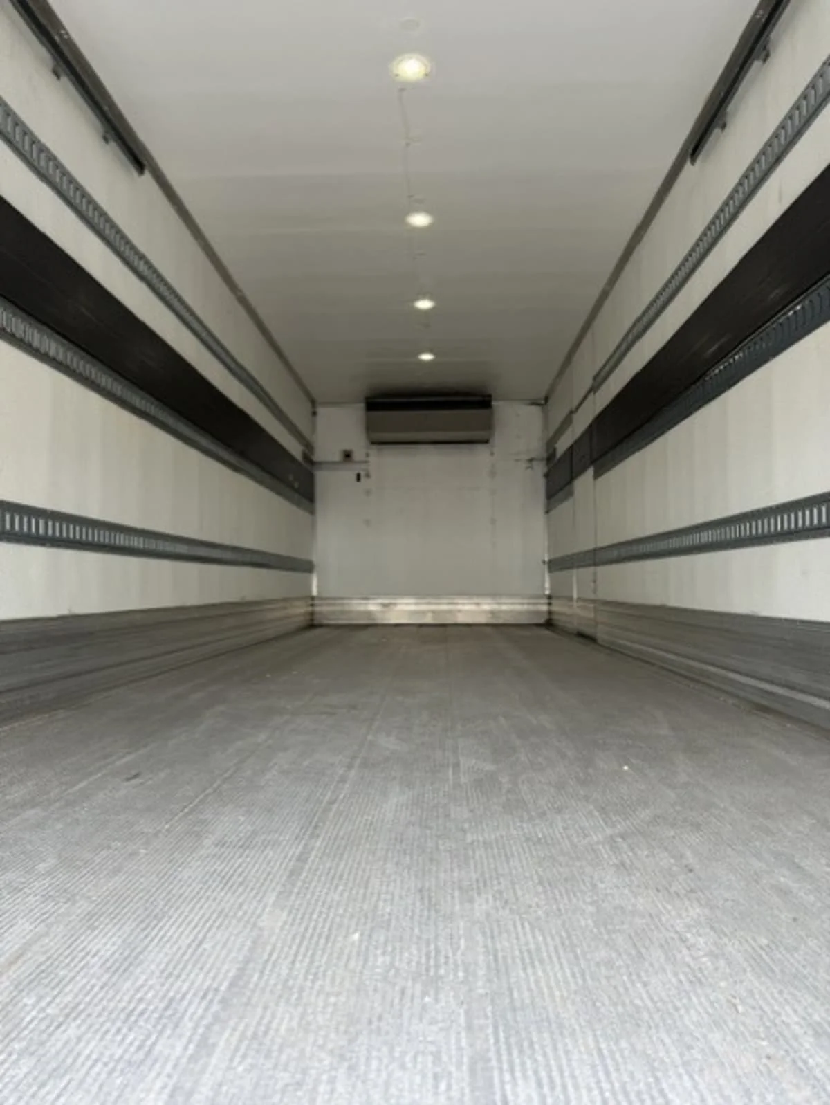 2020 Freightliner M2 106 in Farmingdale, NY — photo 9