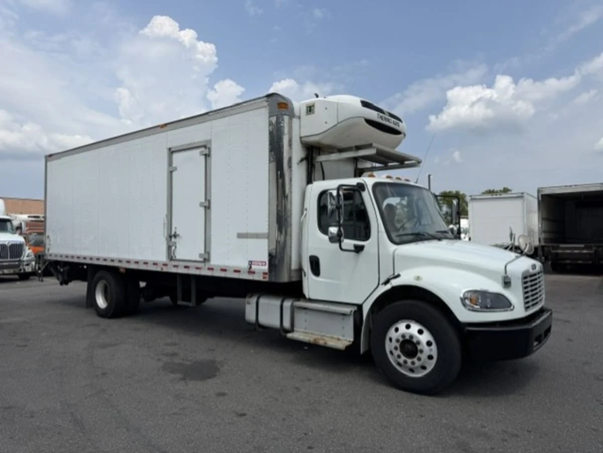 2020 Freightliner M2 106 in Farmingdale, NY — photo 3