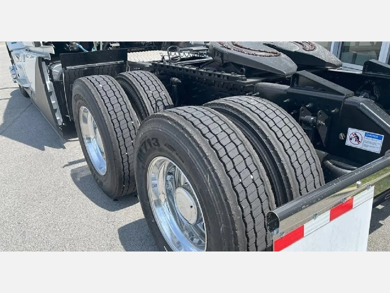 2026 Volvo VNL 860 in Pendleton, IN — photo 7