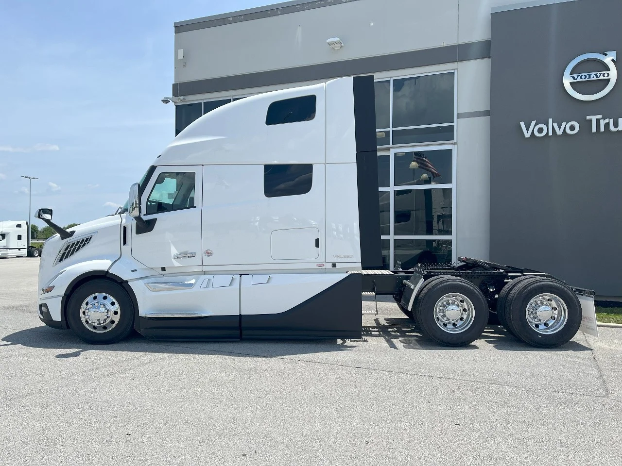 2026 Volvo VNL 860 in Pendleton, IN — photo 8