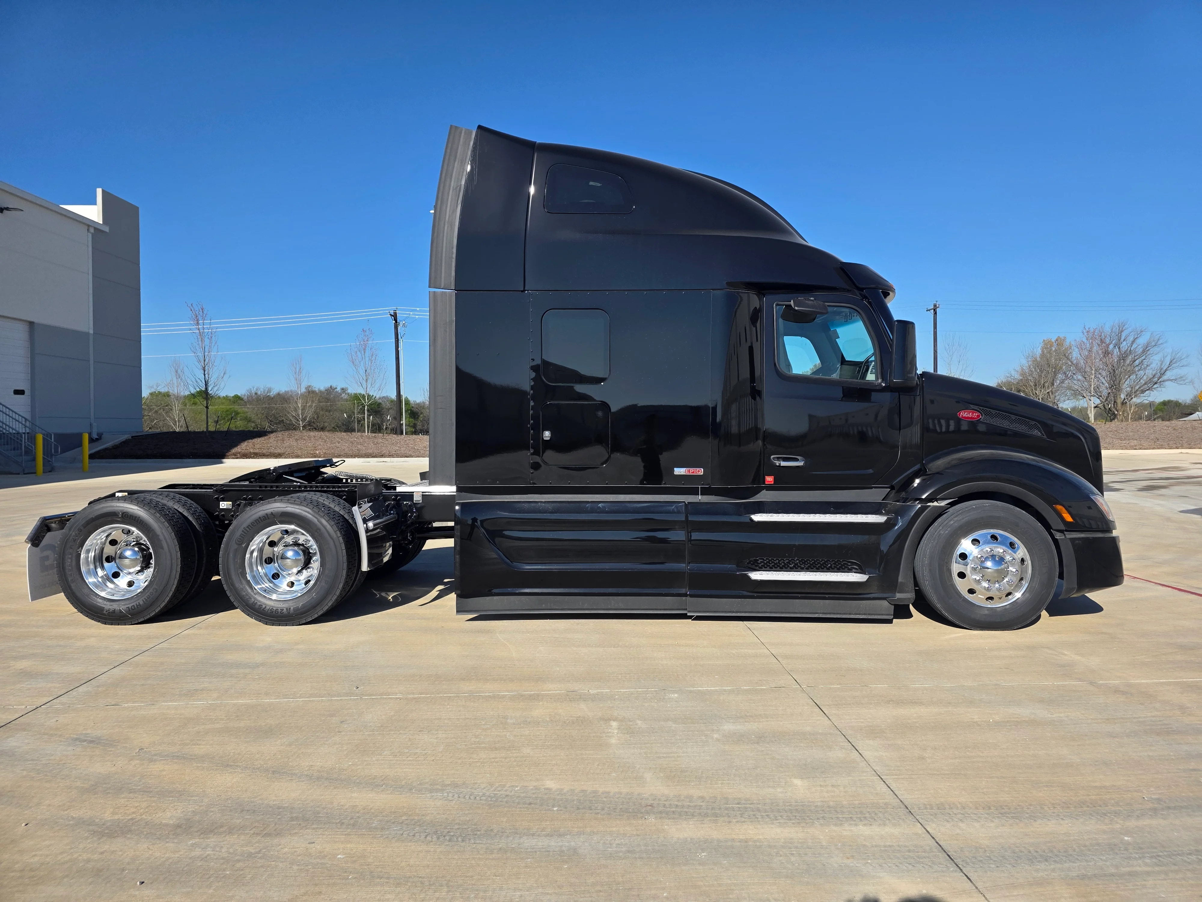 2027 Peterbilt 579 in Raleigh, NC — photo 6