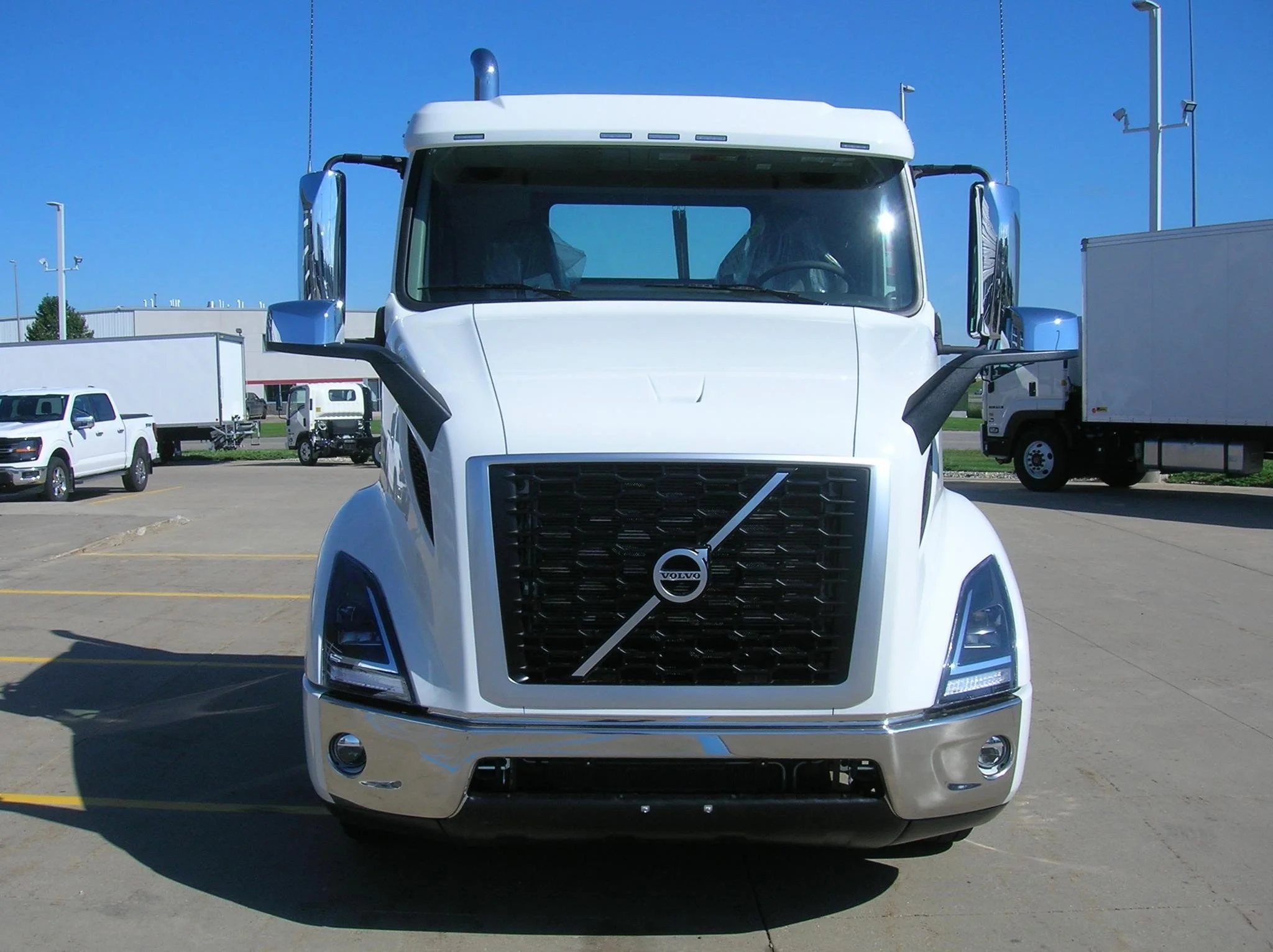 2026 Volvo VNR 640 - image 2