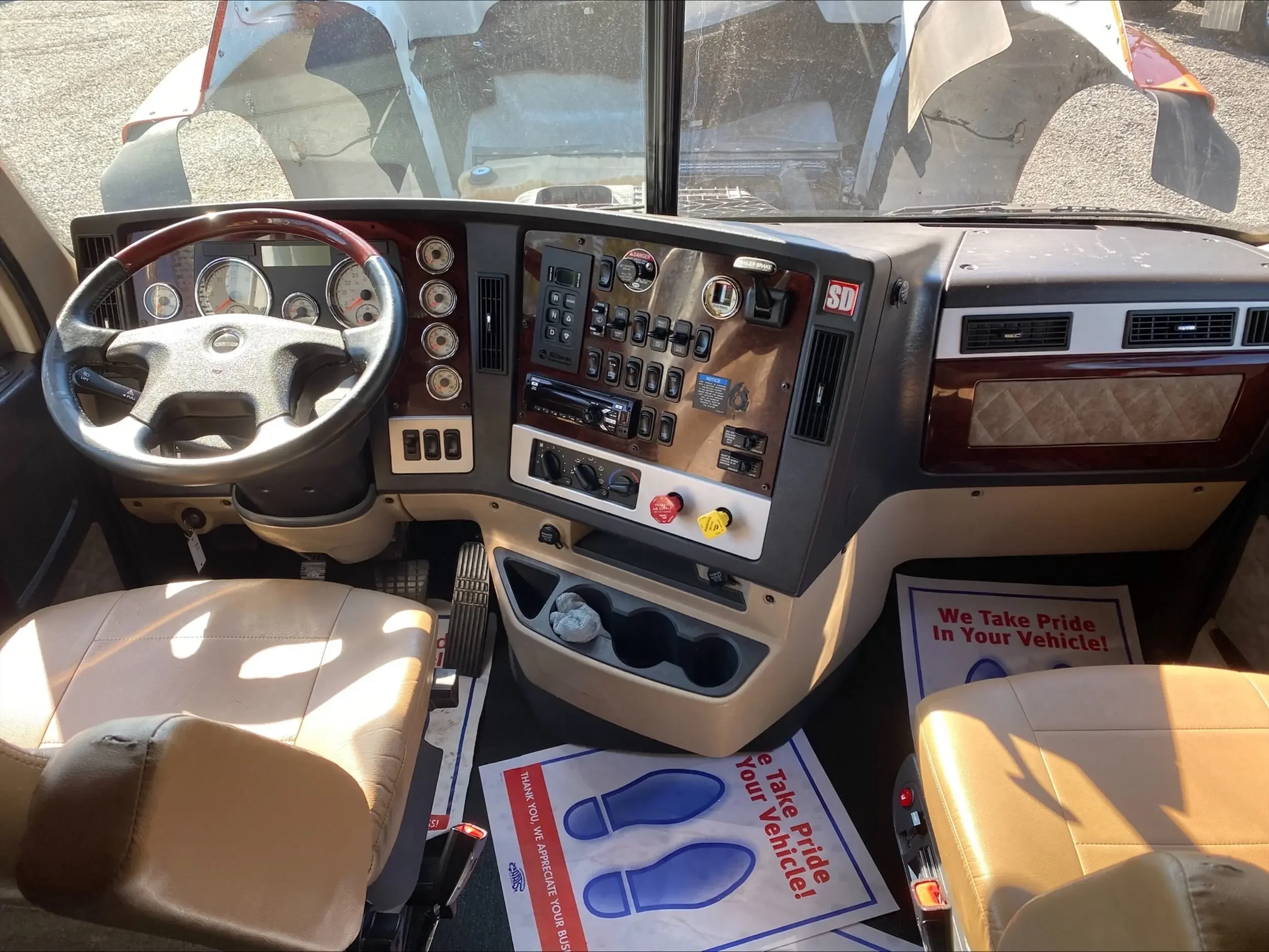 2023 Freightliner 122SD - image 18