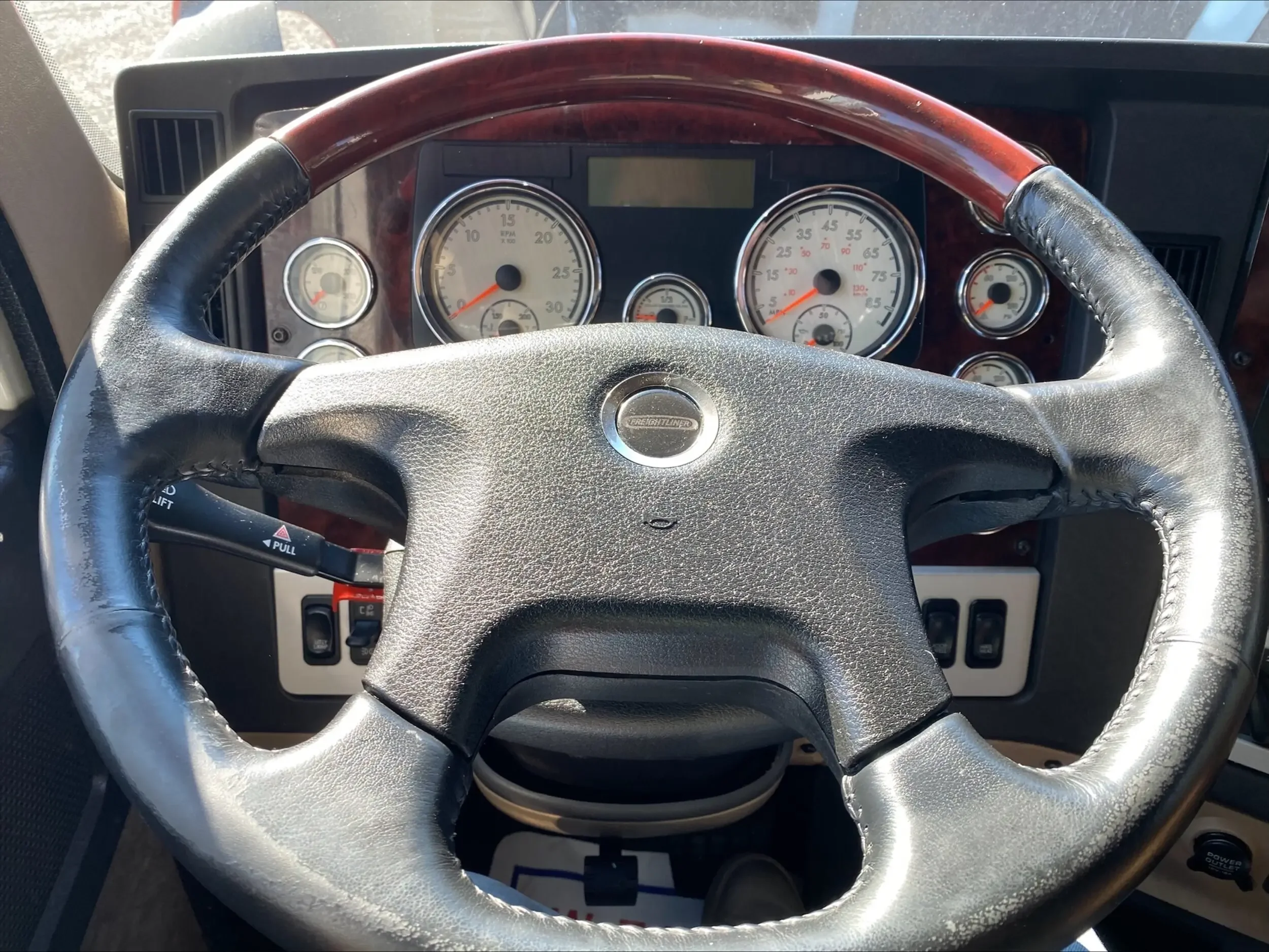 2023 Freightliner 122SD in Portland, OR — photo 22
