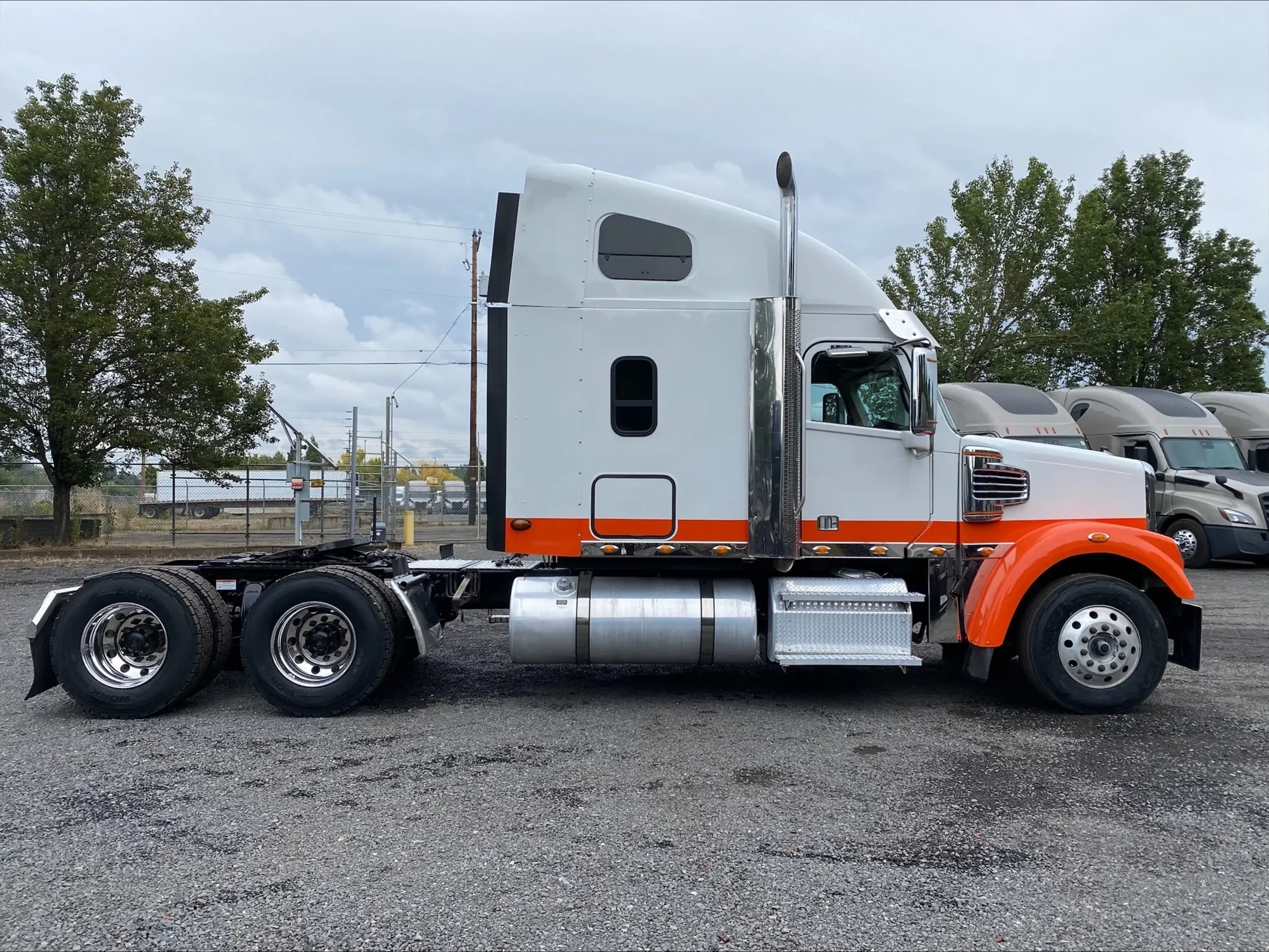 2023 Freightliner 122SD in Portland, OR — photo 7