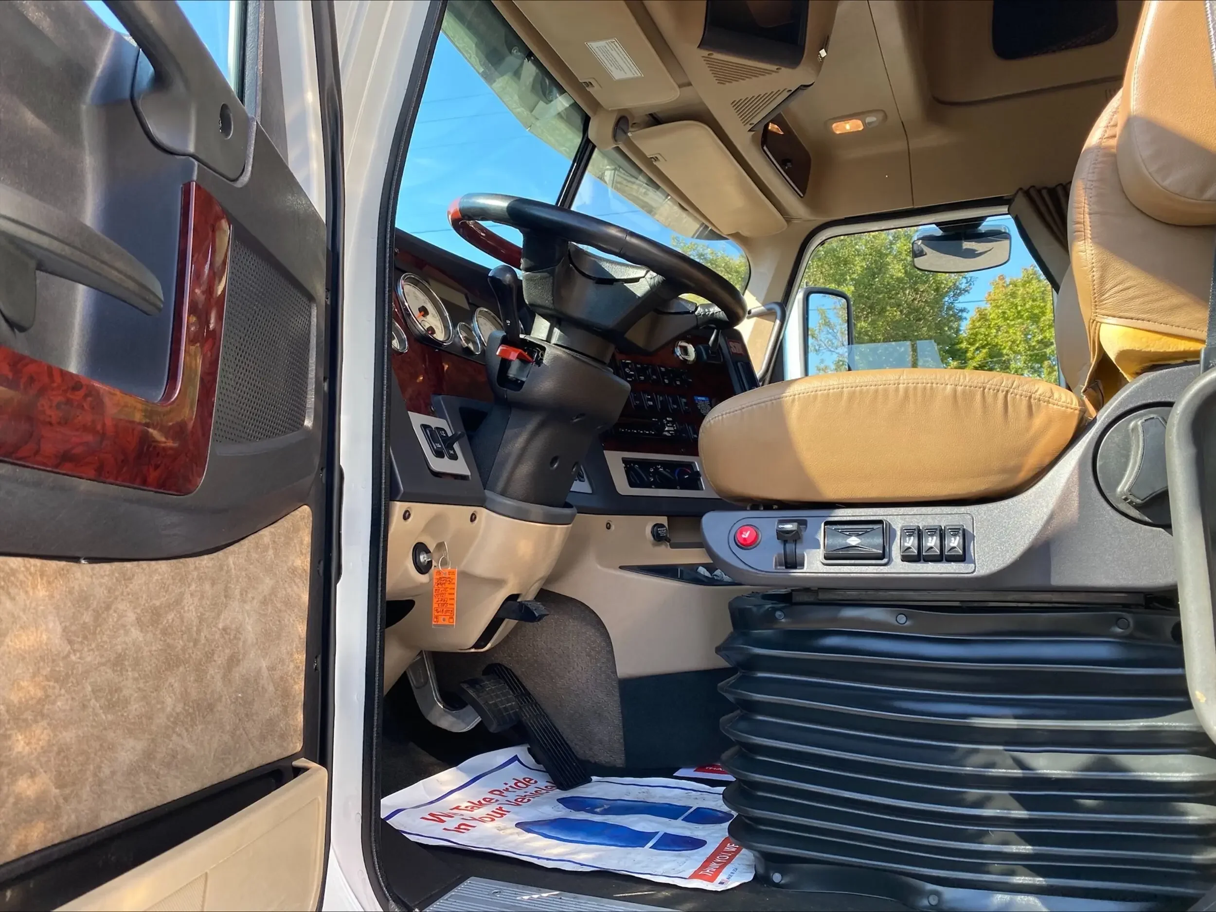 2023 Freightliner 122SD in Portland, OR — photo 12