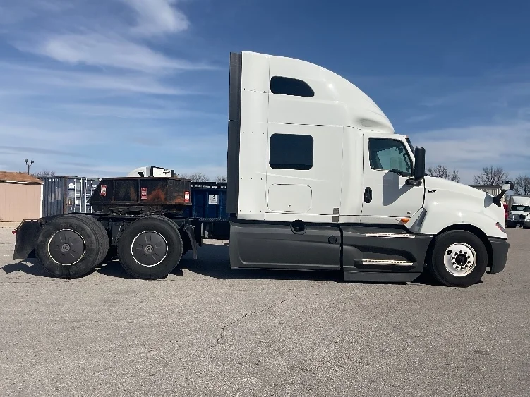 2024 International LT - image 8