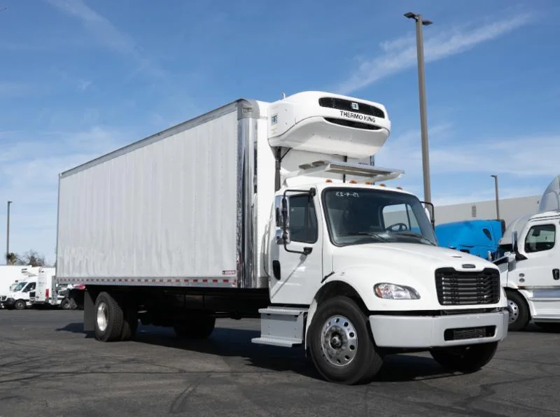 2020 Freightliner M2 106 in Fresno — photo 2