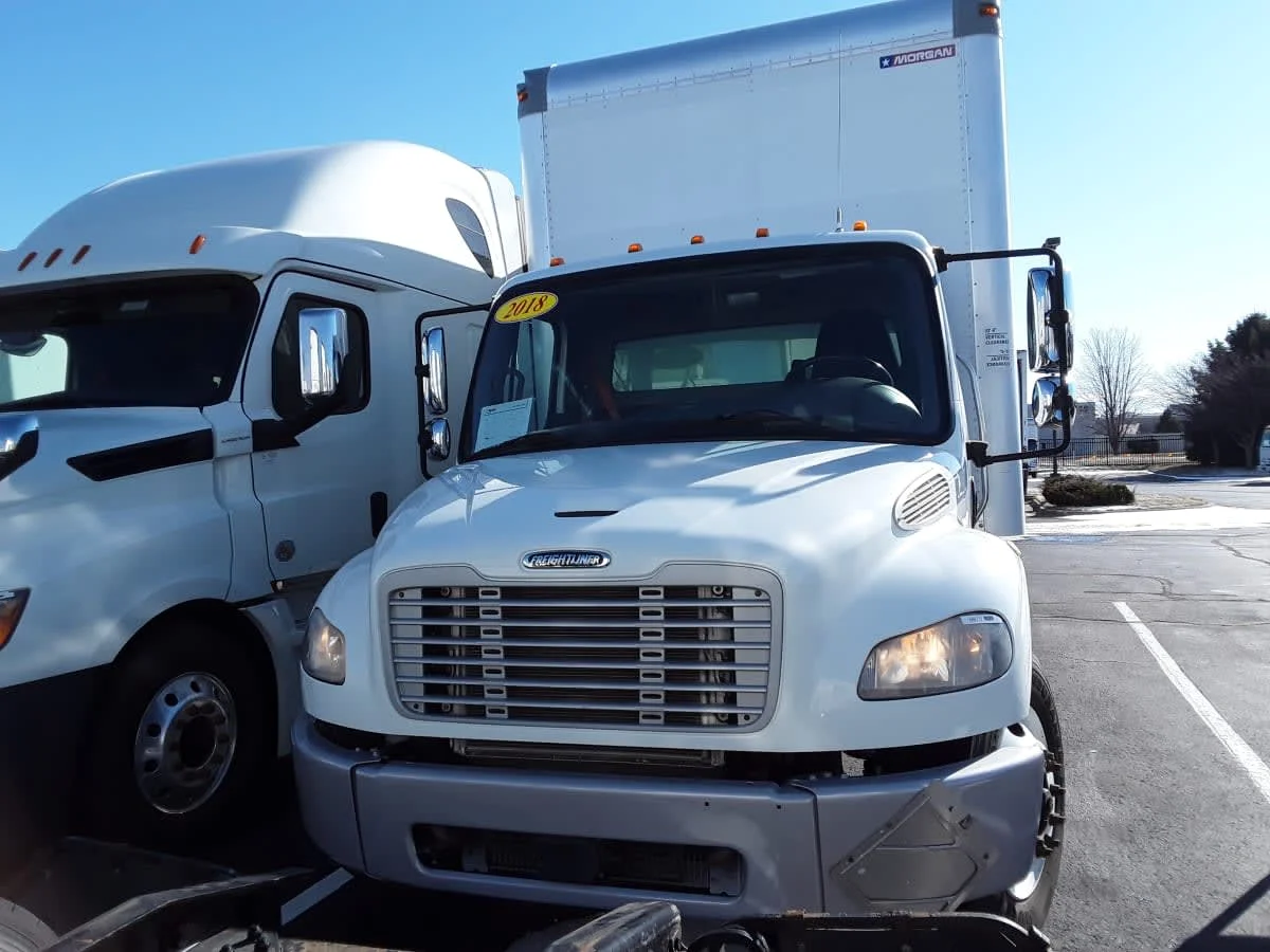 2018 Freightliner M2 106 in Altoona, IA — photo 2